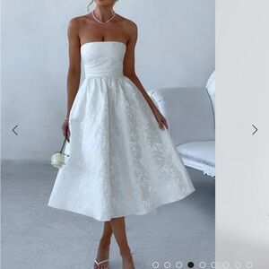 Elegant White Strapless A-Line Sundress for Weddings